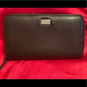 Authentic GUCCI Zip Wallet